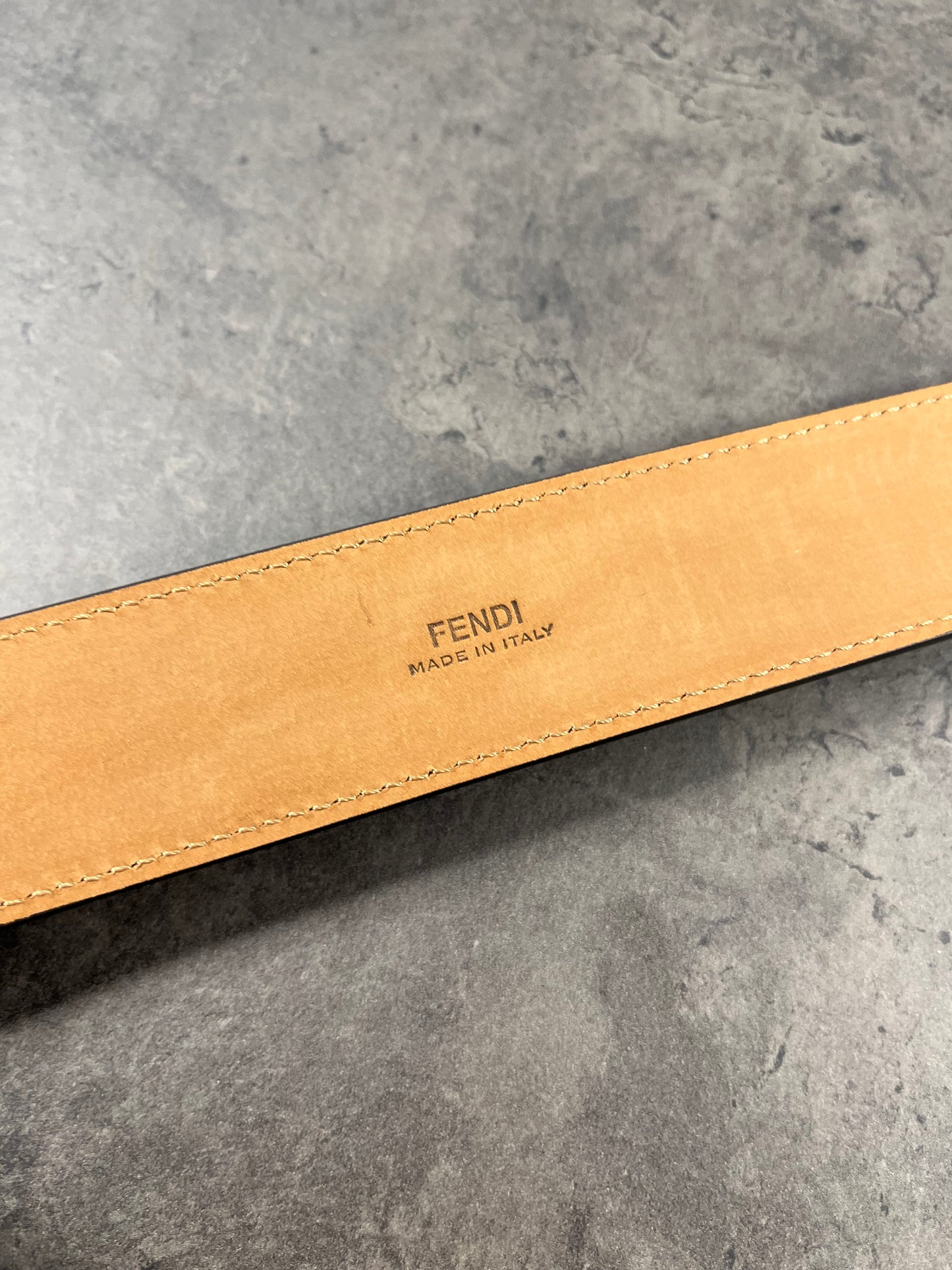 Ceinture en cuir avec logo Fendi