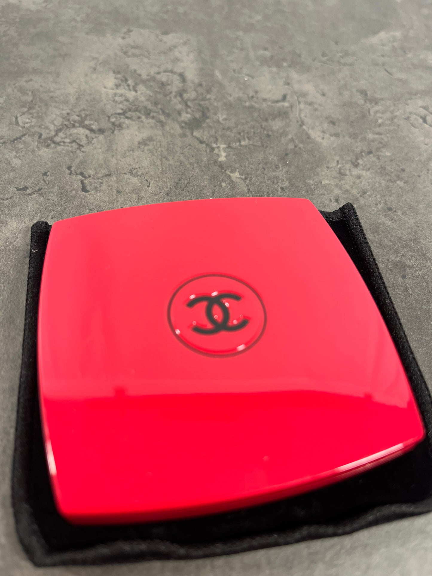 Miroir Chanel en édition limitée