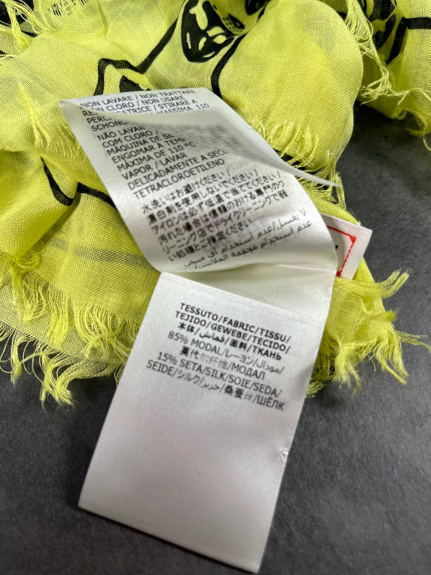Foulard en soie à tête de mort Alexander McQueen