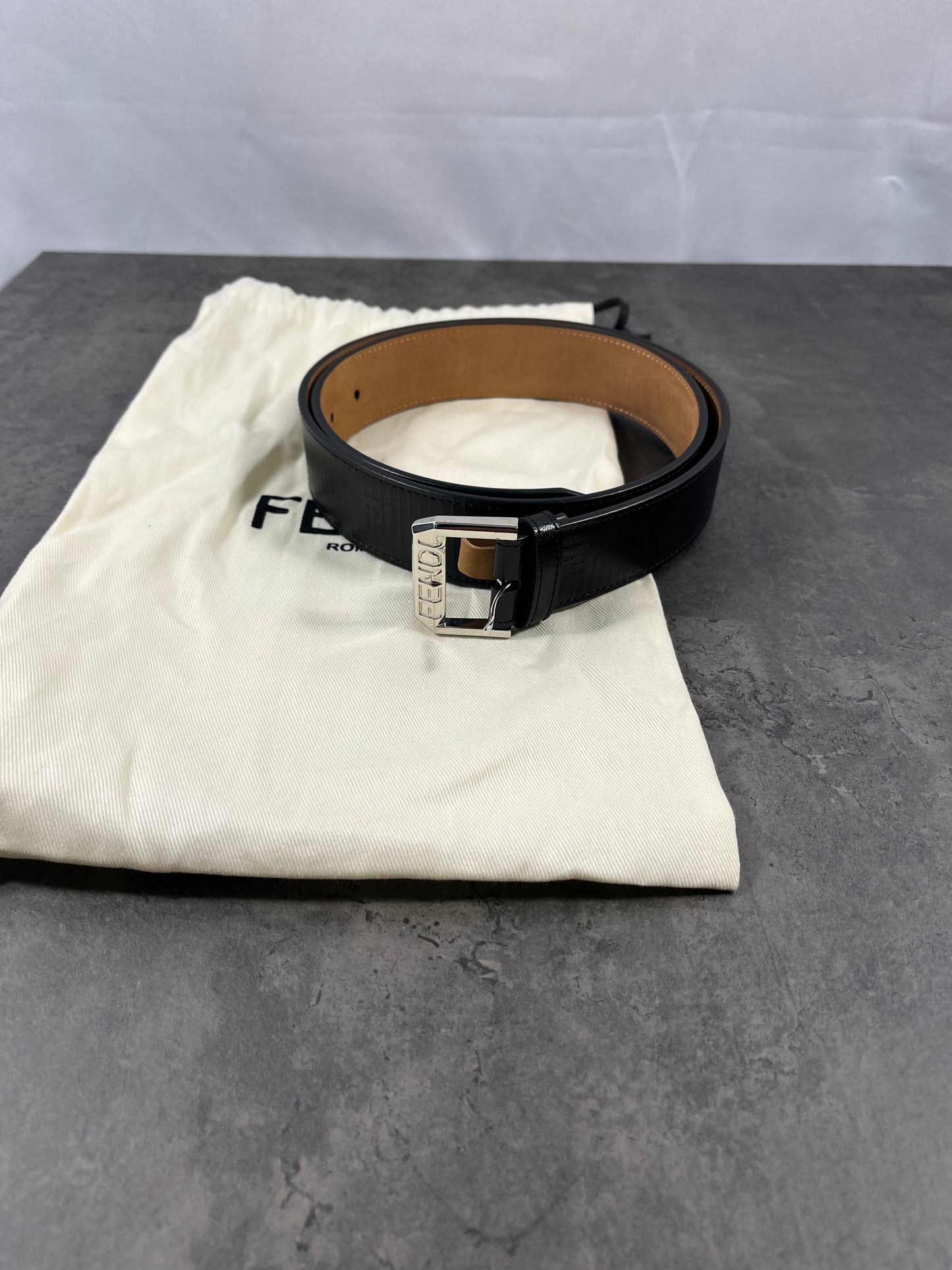 Ceinture en cuir avec logo Fendi