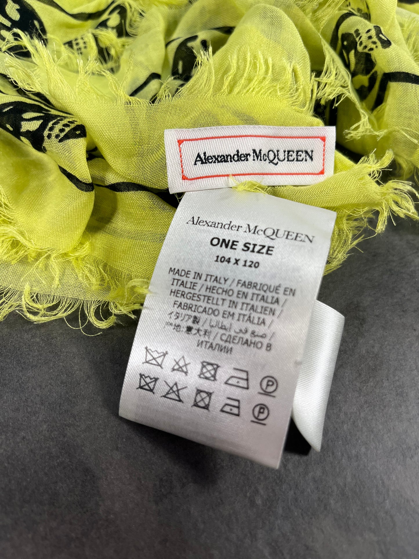 Foulard en soie à tête de mort Alexander McQueen