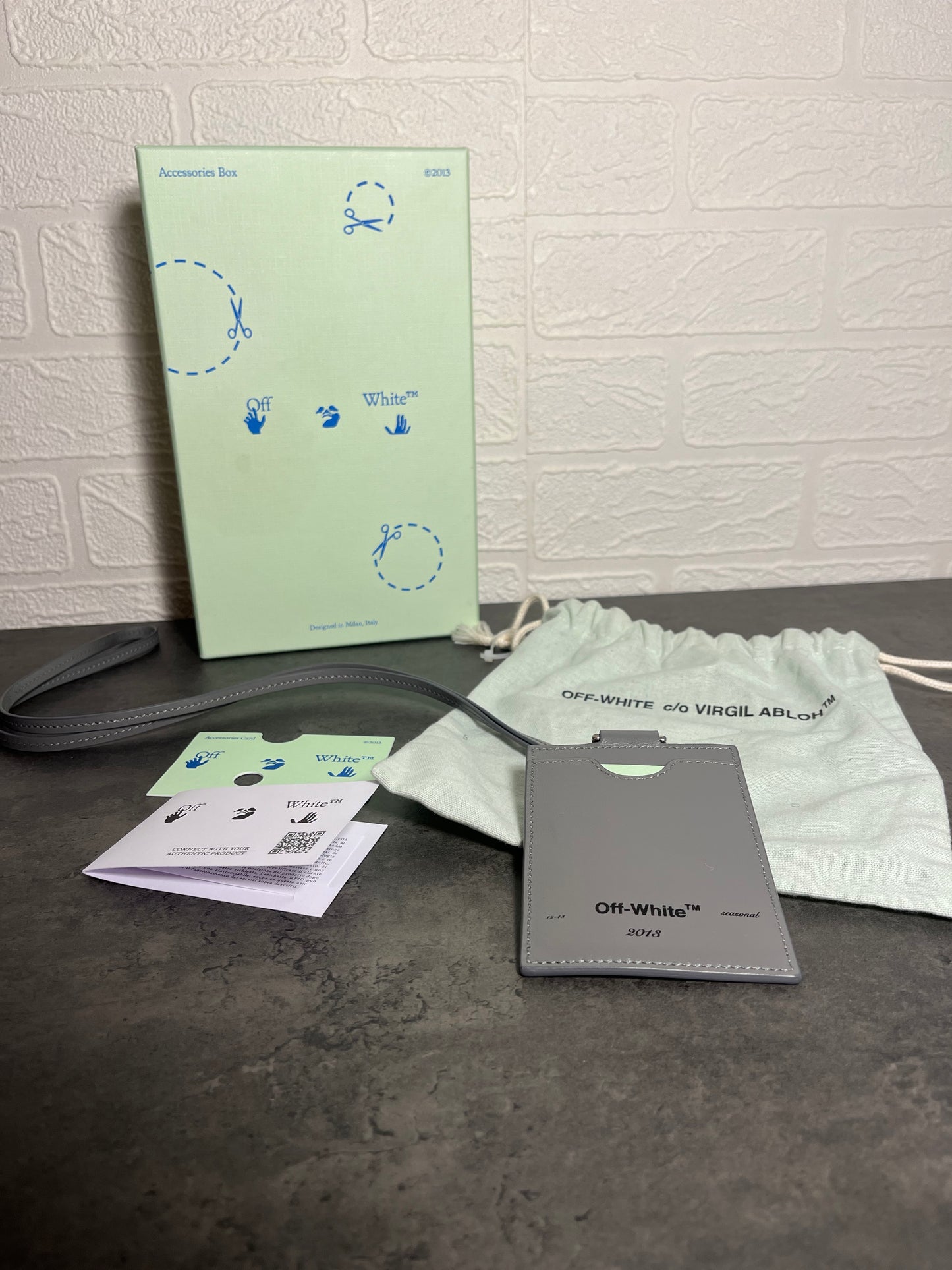 Porte-badge d'identification blanc cassé