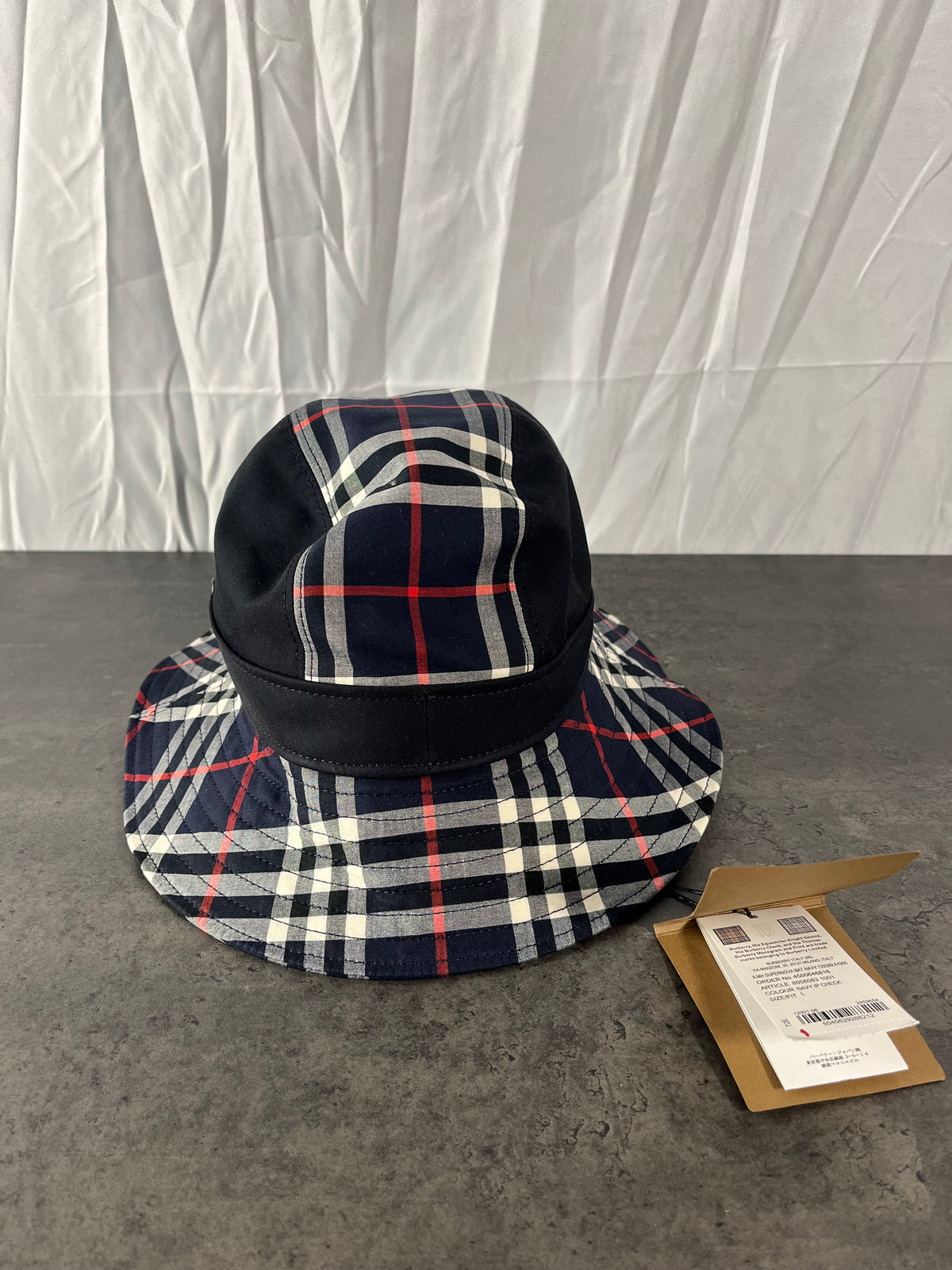 Burberry Bucket Hat – Alerte Tendance display picture 2